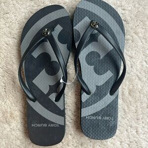 Authentic Tory Burch Flip Flop. Size 7. NWT.
